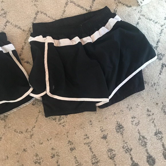 2/for 1 Athleta running shorts. Black and white - Picture 4 of 7